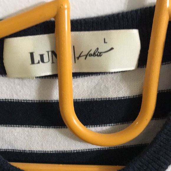 3 items, Women clothes and it’s still good condition and men socks from Japan - Picture 4 of 7